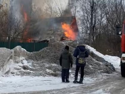 В Ярославле горел заброшенный дом