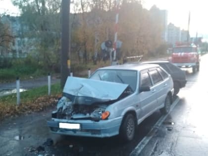 В Рыбинске столкнулись автобус и легковушка: есть пострадавшие