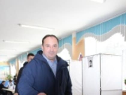 Сегодня Глава района вместе с сыном проголосовали за Президента России.