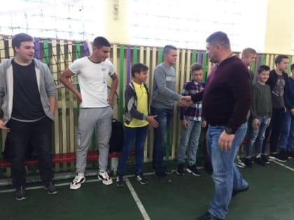 Андрей Коваленко подарил новую форму юным курбским волейболистам