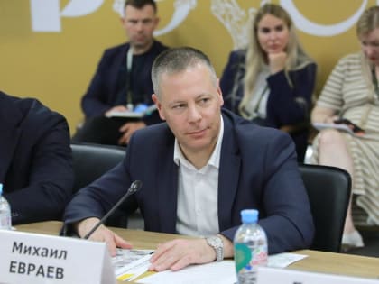 Михаил Евраев представил проект по расширению трассы М8