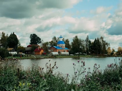 В СЕЛЬСКОМ ХРАМЕ С. ГЗИНО СОВЕРШЕНА ПЕРВАЯ ЗА 80 ЛЕТ БОЖЕСТВЕННАЯ ЛИТУРГИЯ