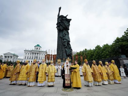 СВЯТЕЙШИЙ ПАТРИАРХ КИРИЛЛ: ЛЮБОВЬ К БОГУ И БЛИЖНИМ ПОБУДИЛА КНЯЗЯ ВЛАДИМИРА СДЕЛАТЬ ДУХОВНЫЙ ВЫБОР