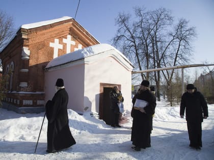 МИТРОПОЛИТ ВАДИМ ОСМОТРЕЛ ЗДАНИЕ ЧАСОВНИ НА ТЕРРИТОРИИ КЛИНИЧЕСКОЙ БОЛЬНИЦЫ ИМ. Н. А. СЕМАШКО