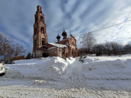 СОВЕРШЕНА ЛИТУРГИЯ В ВОЗРОЖДАЮЩЕМСЯ ПРЕОБРАЖЕНСКОМ ХРАМЕ ПУТЯТИНО