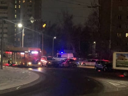 В жестком тройном ДТП в Ярославле погиб человек