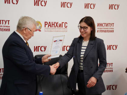 ЛУЧШИЕ АВТОРЫ В НОМИНАЦИИ «НАУЧНЫЕ КОММУНИКАЦИИ».