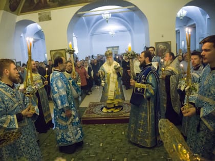 В КАНУН ПРАЗДНИКА ПОКРОВА МИТРОПОЛИТ ПАНТЕЛЕИМОН СОВЕРШИЛ ВСЕНОЩНОЕ БДЕНИЕ В ПОКРОВСКОМ ХРАМЕ КАЗАНСКОГО МОНАСТЫРЯ