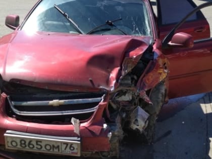 Последствия аварии ликвидировали спасатели: в Ярославле столкнулись две легковушки
