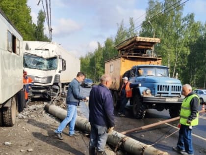 По создающей угрозу опоре двойного назначения депутат обратился в прокуратуру