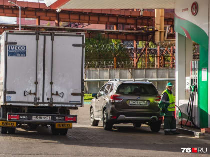 Цифры меняются несколько раз в сутки: каких цен ждать сегодня на ярославских заправках