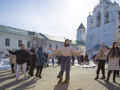 Ярославские студенты станцевали «Севастопольский вальс»