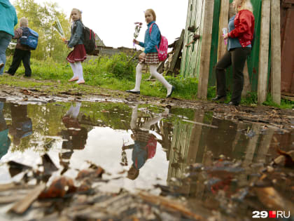«Проблема бедности никуда не делась». Эксперты — о том, почему выплаты семьям с детьми не помогут