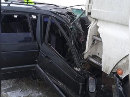 В Ярославской области в столкновении с грузовиком погиб водитель иномарки