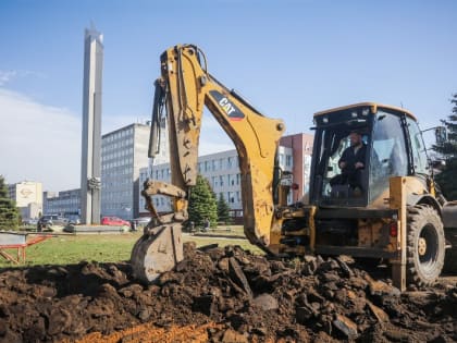 В Рыбинске продолжают ремонт тротуара на проспекте Серова