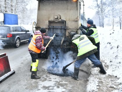 В Ярославле продолжается ямочный ремонт литым асфальтом