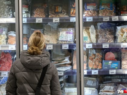 «Это всё чиновничьи сказки, что мы сегодня-завтра заживем как в раю». Экономисты — о снижении цен на лосось и краба и дорогом мясе