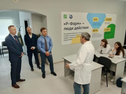 РУКОВОДИТЕЛИ И СТУДЕНТЫ ЯГМУ ВСТРЕТИЛИСЬ С МИНИСТРОМ ИНВЕСТИЦИЙ И ПРОМЫШЛЕННОСТИ ЯРОСЛАВСКОЙ ОБЛАСТИ.