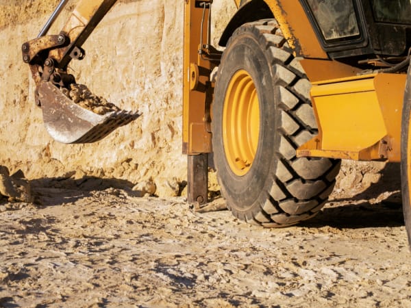 Рост популярности аренды спецтехники: почему компании предпочитают аренду покупке?