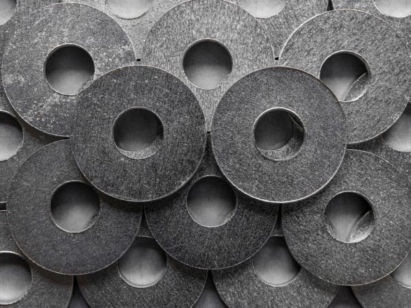 Паронитовые прокладки: что это за материал и почему он незаменим?