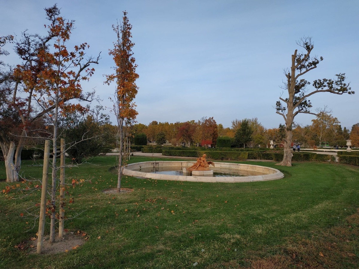 Fotografía de Aranjuez que muestra monumento.