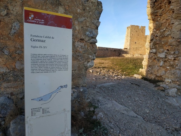 Fotografía de Gormaz que muestra ruinas.