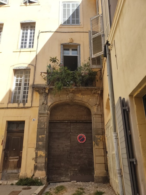 Fotografía de Aix-en-Provence que muestra ciudad.