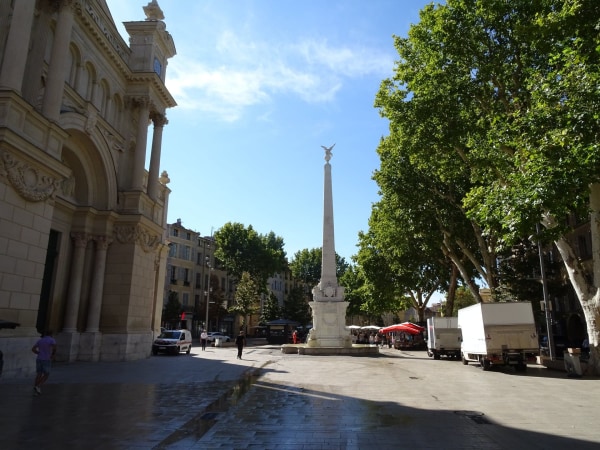 Fotografía de Aix-en-Provence que muestra monumento.