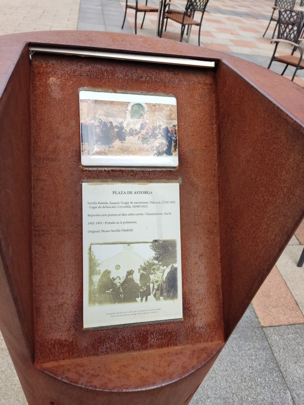Fotografía de Astorga que muestra monumento y museo.