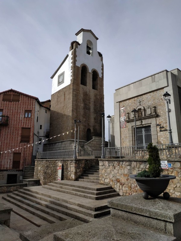 Fotografía de Béjar que muestra templo.