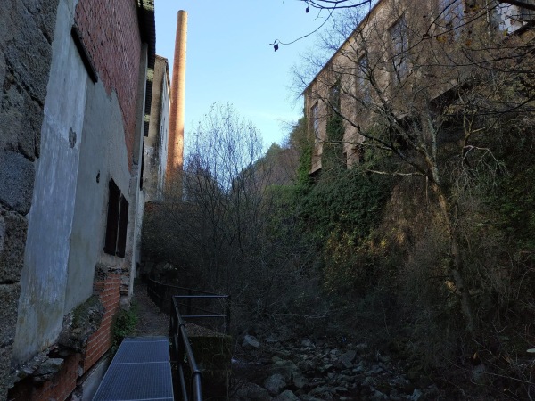 Fotografía de Béjar que muestra ruinas, monumento y puente.