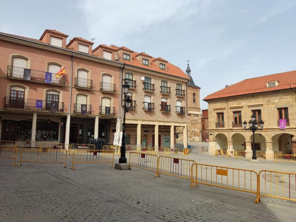 Fotografía de Benavente que muestra ciudad y ruinas.