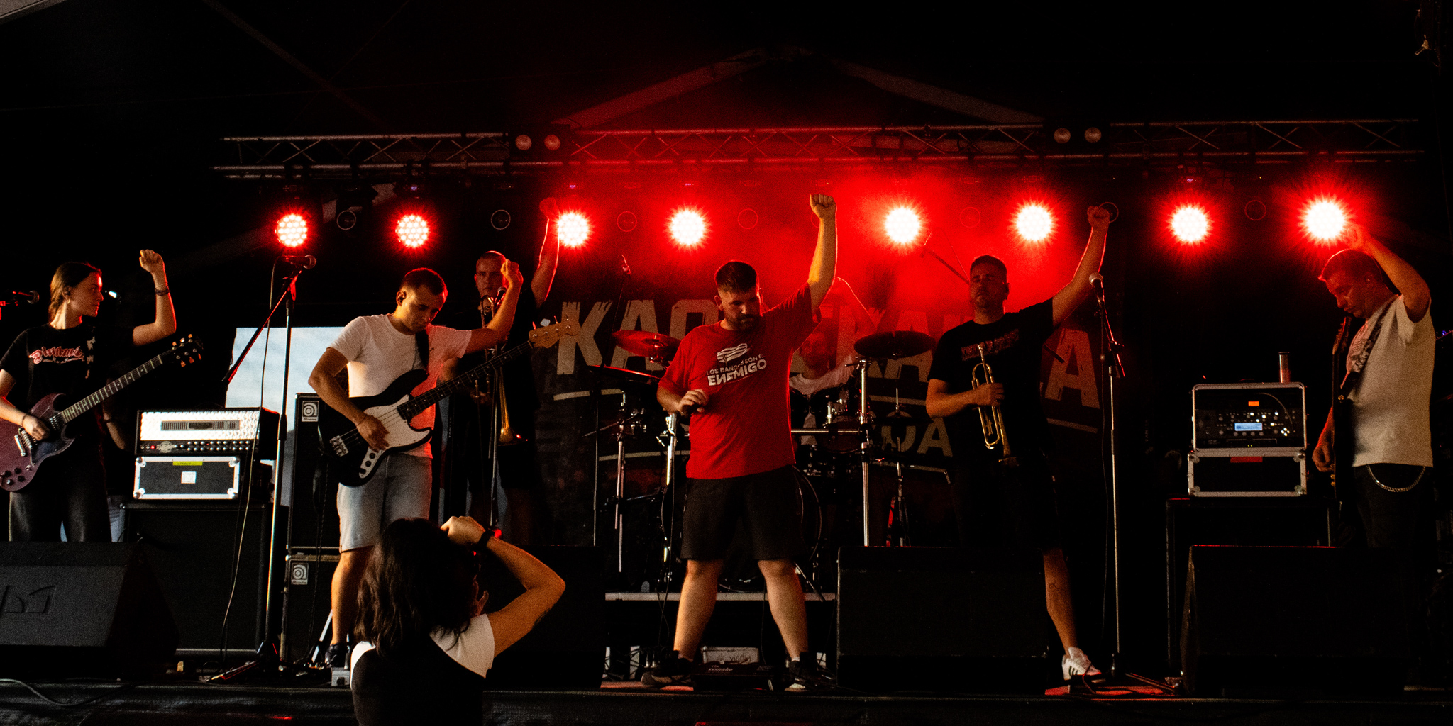 Kaos Ekaitza en concierto con el público