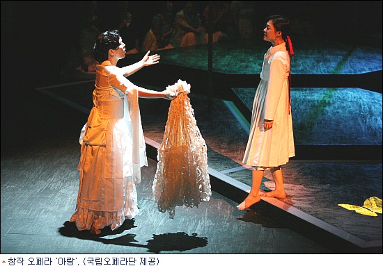 오페라 아랑 공연 장면, 장화홍련과 유사한 원혼 이야기로 알려진 아랑전설 기반 창작 무대