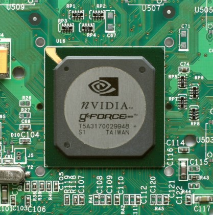 엔비디아 GeForce GPU 칩 클로즈업 - AI 반도체 시장 90% 점유