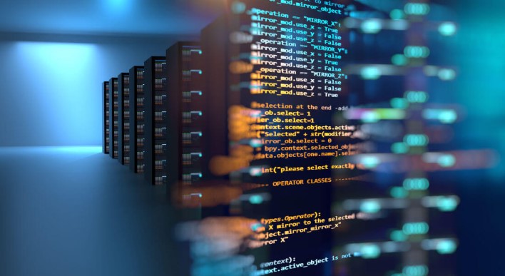 서버 랙과 SQL 코드 화면을 담은 이미지, 20대를 위한 SQLD 자격증 준비와 데이터 직무 취업 경쟁력 강조