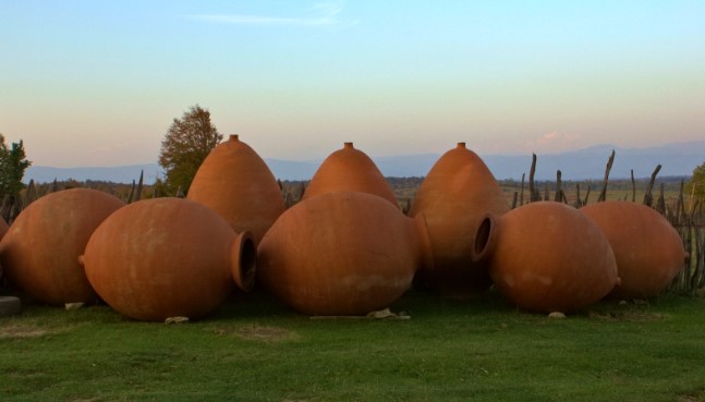 조지아 전통 와인 양조 토기 크베브리, 8000년 역사의 유네스코 무형문화유산 와인 항아리
