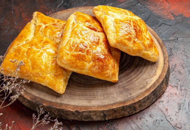 조지아 대표 음식 하차푸리, 치즈가 듬뿍 든 전통 치즈빵 조지아 여행 필수 먹거리