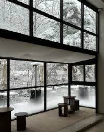 강북구 우이동 카페 산아래 계곡 뷰 - 북한산 계곡이 보이는 통창과 미니멀한 좌석으로 자연 속 힐링을 즐길 수 있는 감성 카페 내부