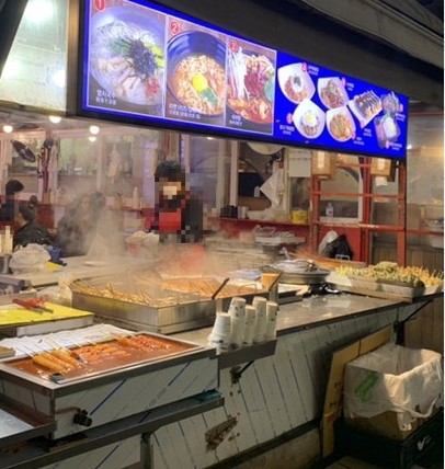 봉구떡볶이 동대문 뉴존점 포장마차 조리 모습, 새벽 운영 가성비 떡볶이 맛집 을지로45길 위치
