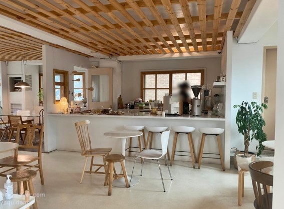 성신여대역-카페-원오프-인테리어-분위기