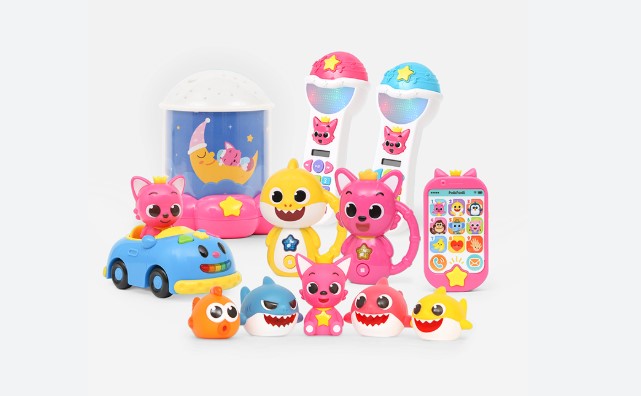 더핑크퐁컴퍼니 핑크퐁과 아기상어 캐릭터 라이선싱 완구 제품 - 인형 장난감 자동차 마이크 등 다양한 상품 라인업