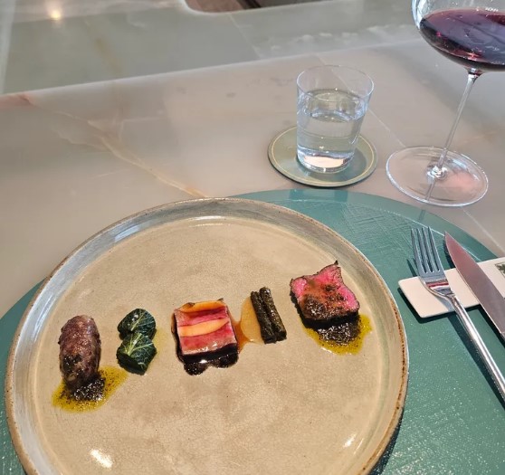 이타닉가든 코스요리 플레이팅 한식 파인다이닝 미쉐린 1스타 손종원 셰프 제철 식재료 요리 와인 페어링 조선팰리스