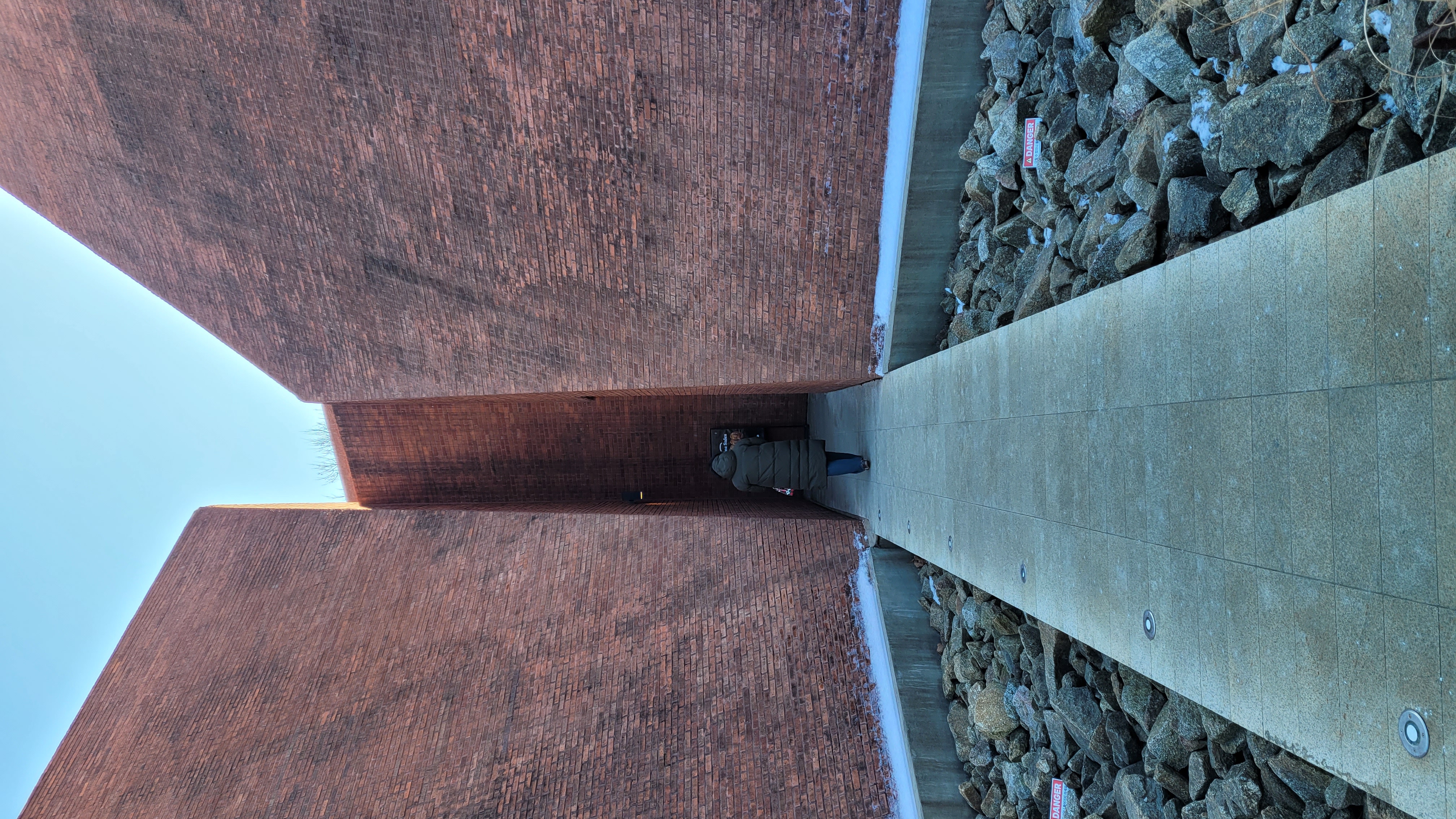 김포 아보고가 카페 IF 디자인어워드 수상작 적색 벽돌 피라미드 통로