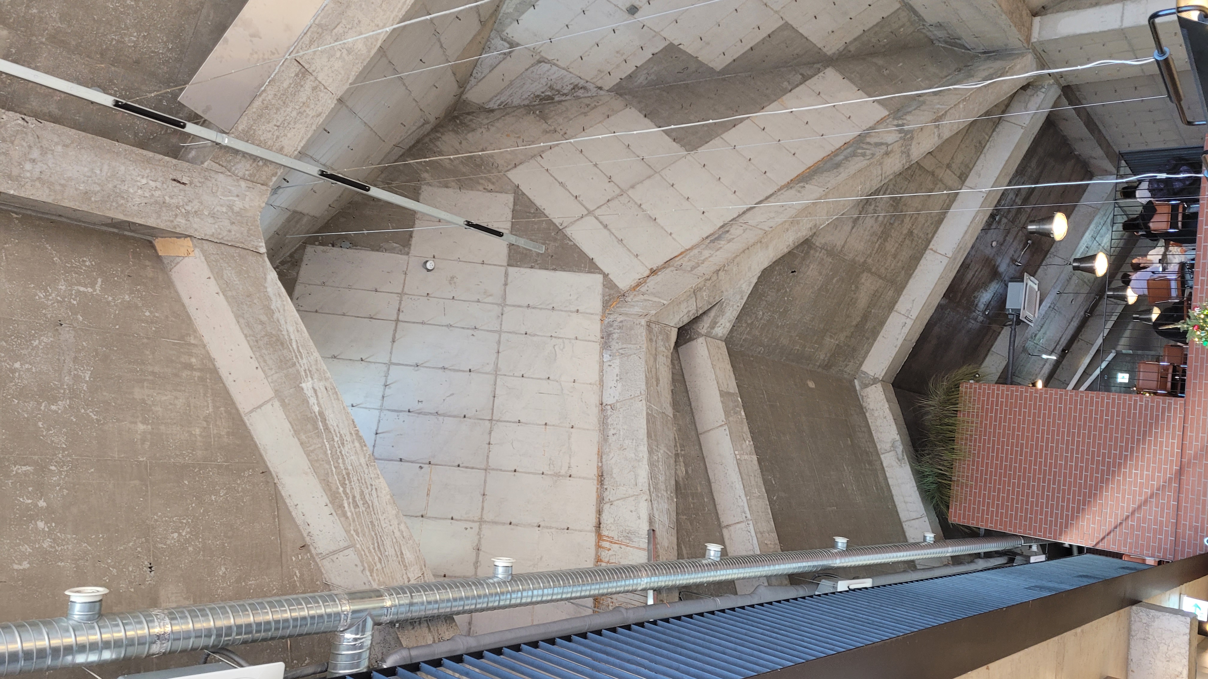 김포 아보고가 카페 2층 노출 콘크리트 천장 인더스트리얼 인테리어