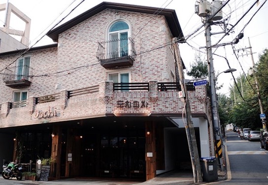 강남역 도보 10분 거리에 위치한 도치피자 강남점 외관, 강남 핵인싸들이 찾는 화덕피자 맛집