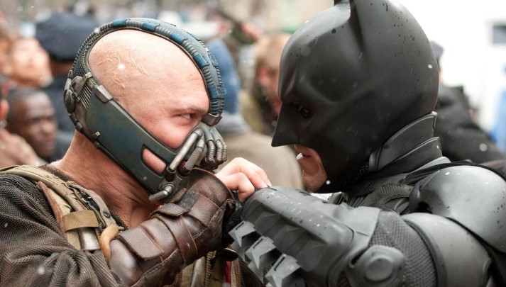 다크 나이트 라이즈 배트맨과 베인 격투 대결 장면 스틸컷