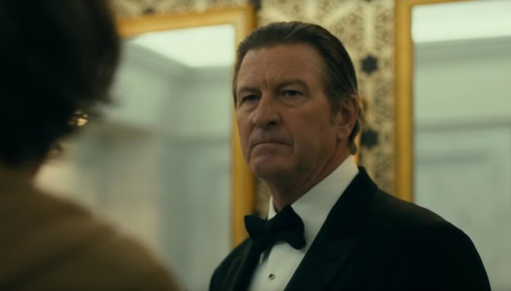 영화 조커(2019) 턱시도 차림의 토머스 웨인이 아서 플렉과 대면하는 장면으로 친부 여부를 둘러싼 논쟁의 핵심 장면