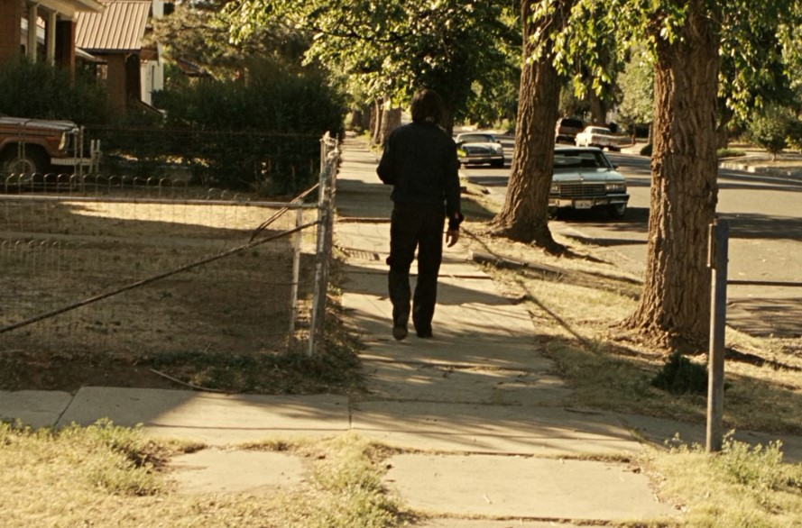 노인을 위한 나라는 없다 안톤 쉬거 교통사고 후 홀로 걸어가는 뒷모습 결말 스틸컷