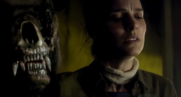 서던 리치 소멸의 땅 - 돌연변이 곰에게 습격당하는 리나(나탈리 포트만), 쉬머 내부 공포 장면